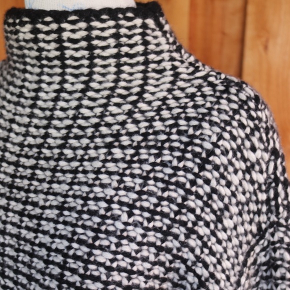 Vintage Neiman Marcus 100% Cashmere Knit Black/White Sweater - Picture 10 of 16